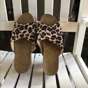 Soda brand leopard print wedges size 9